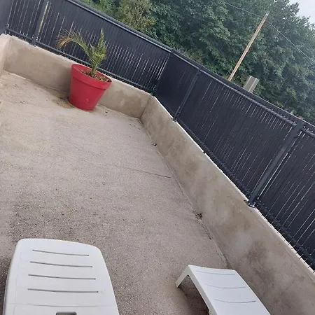 Appartement Pavillon - T2 Duplex Avec Terrasse Et Parking Montagnat